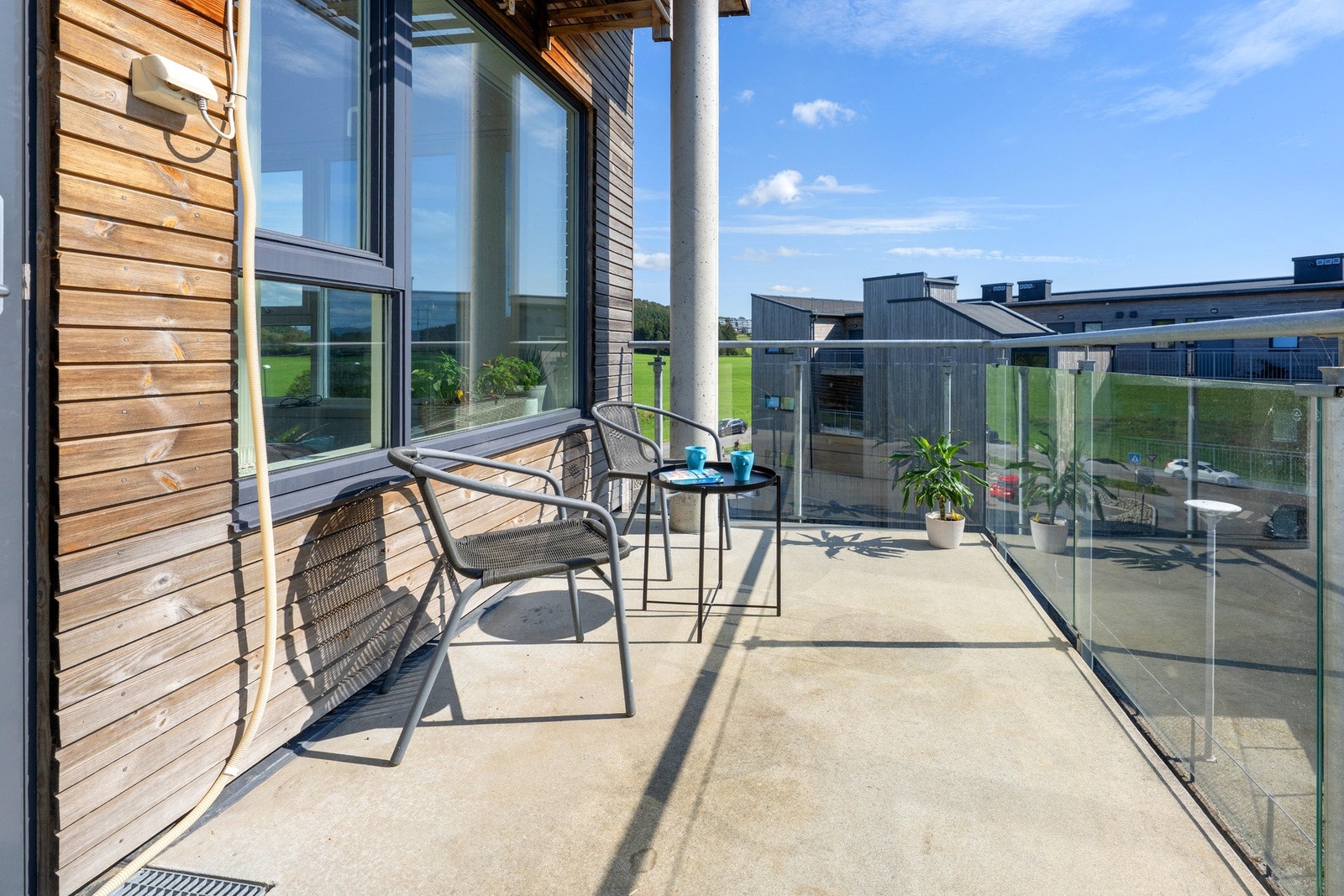 Solrik balkong. Galleribilde