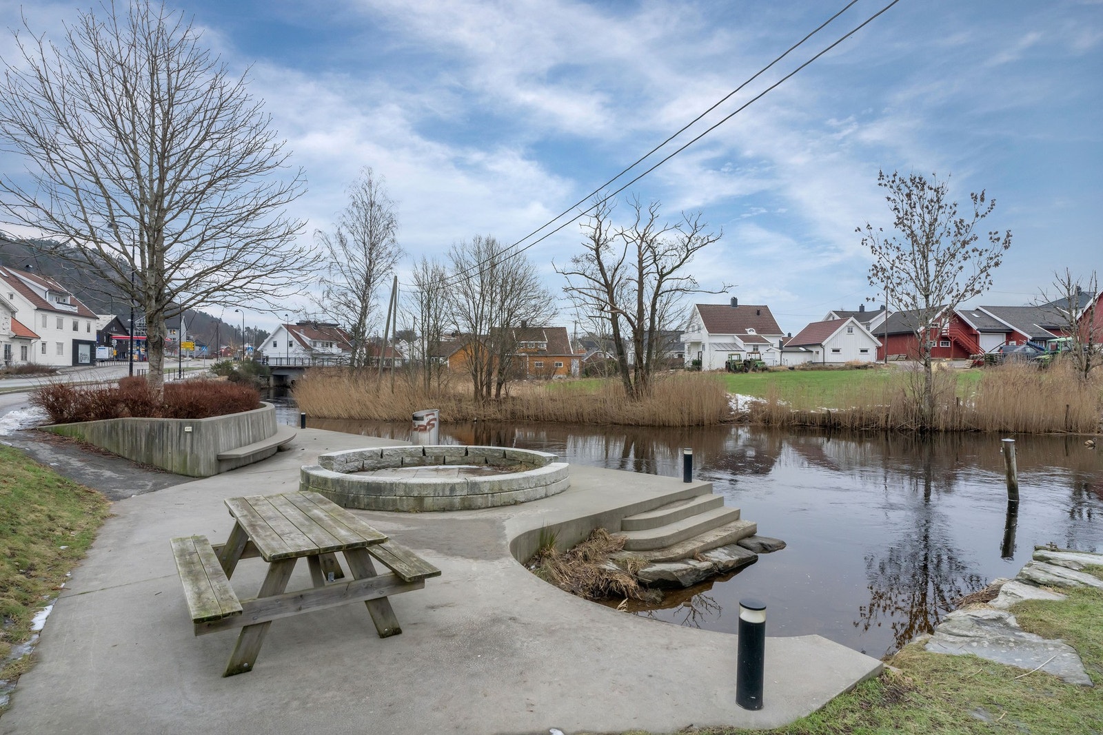 Badeplass i Lundeelva Galleribilde