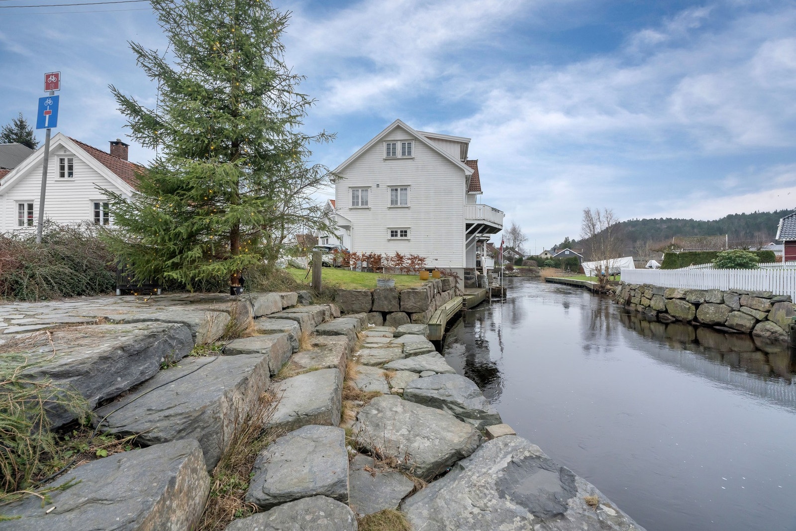 Laurits Plass ved Lundeelva like ved Galleribilde