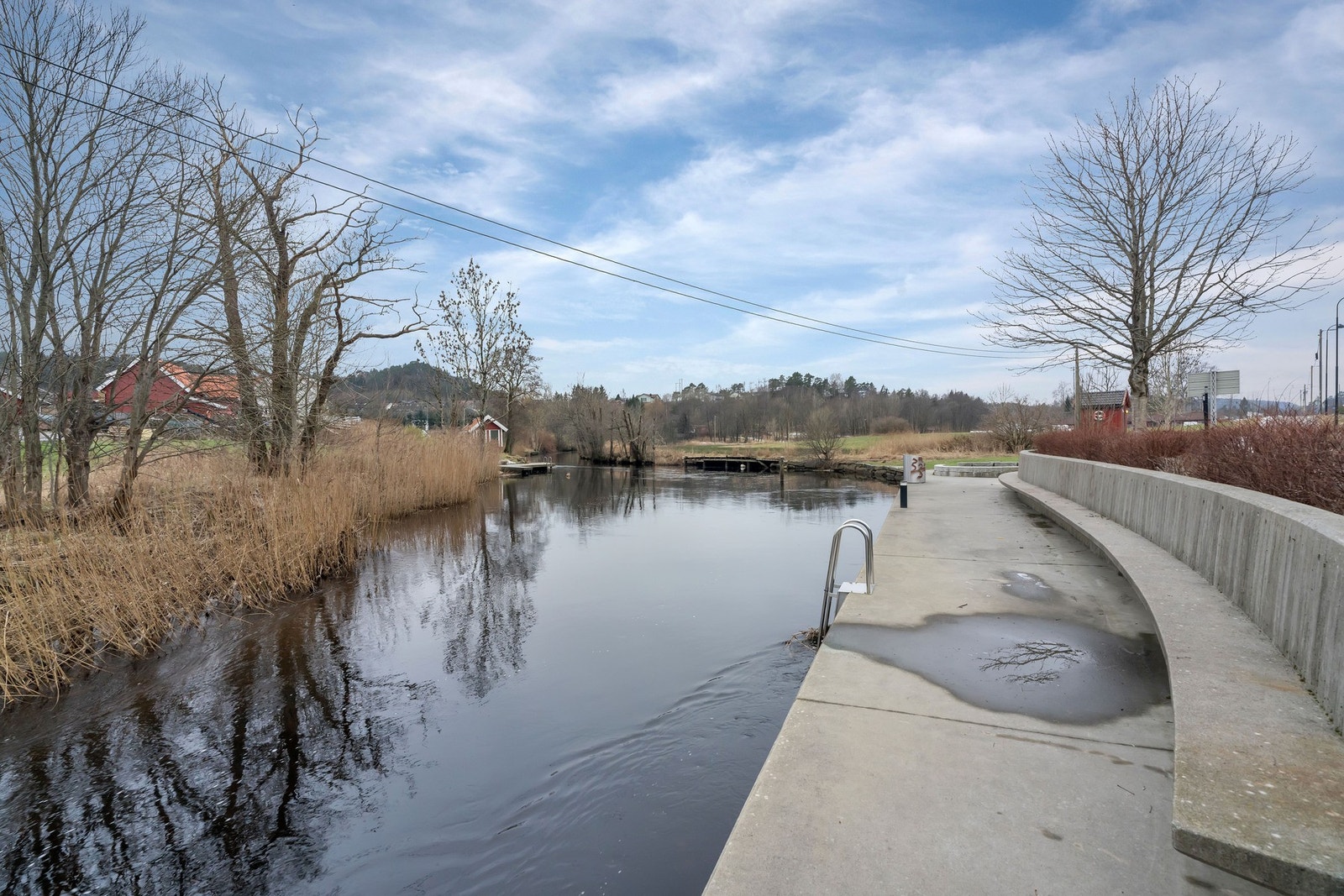 Badeplass i Lundeelva Galleribilde