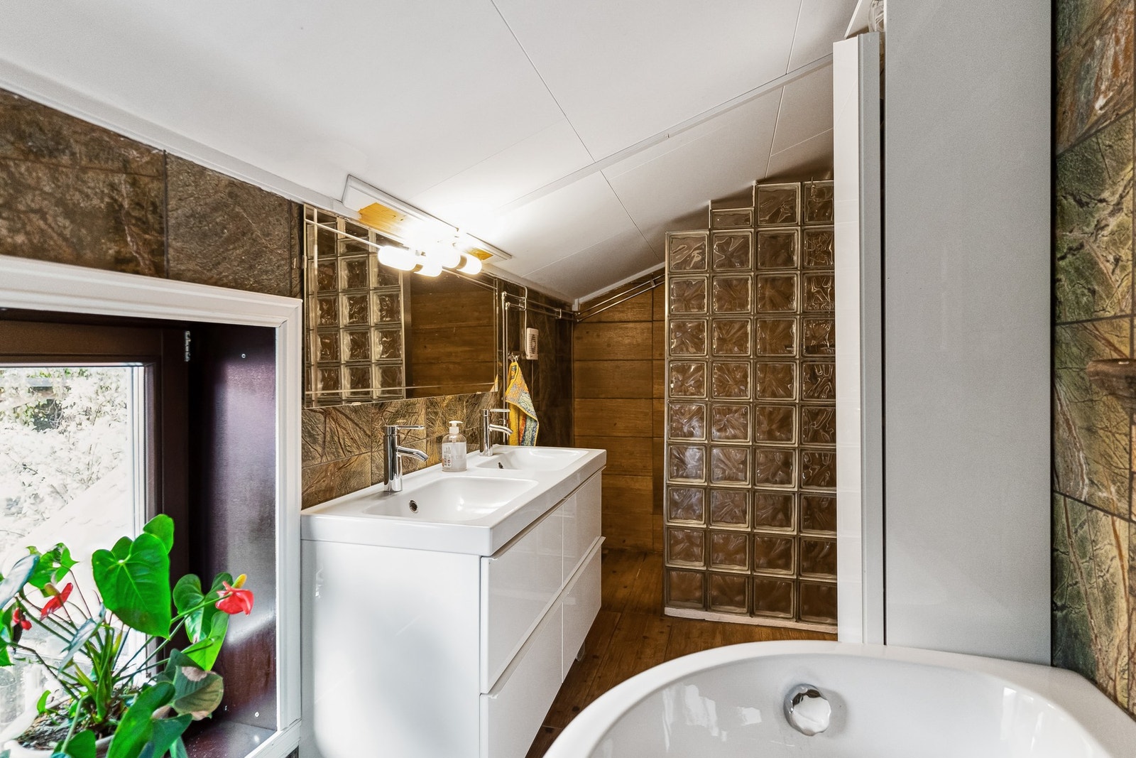 Hovedbygningen: Badet i 2. etasje. Galleribilde