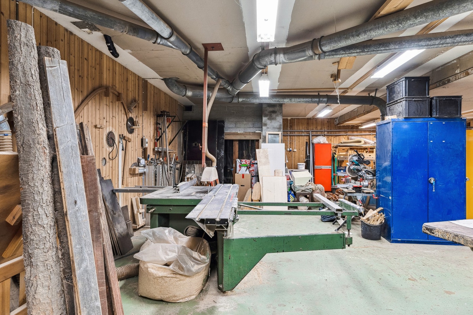 Eiendommen inneholder også et stort snekkerverksted. Galleribilde