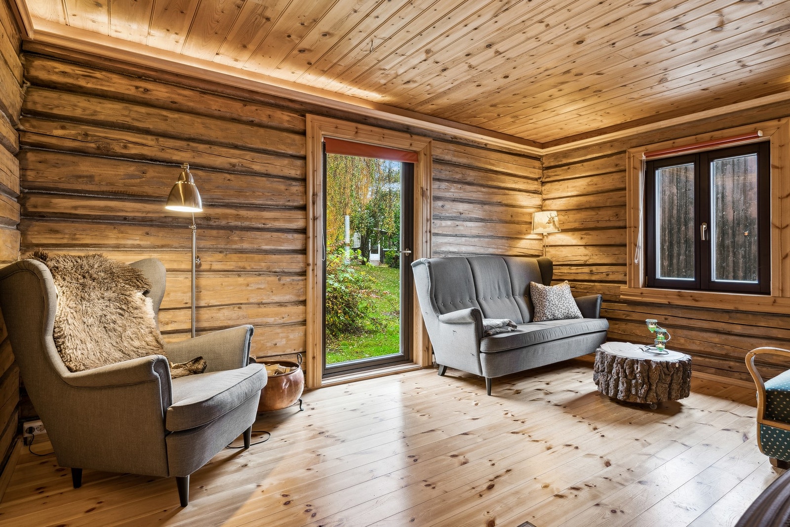 Anneks: Fra stuen er det utgang til hagen. Galleribilde