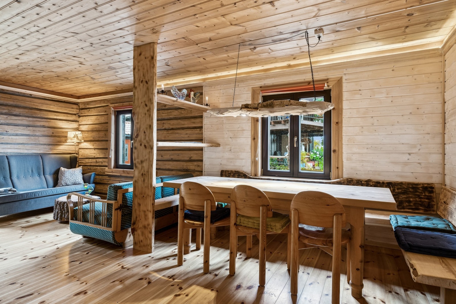 Anneks: Stue/spisestue. Galleribilde