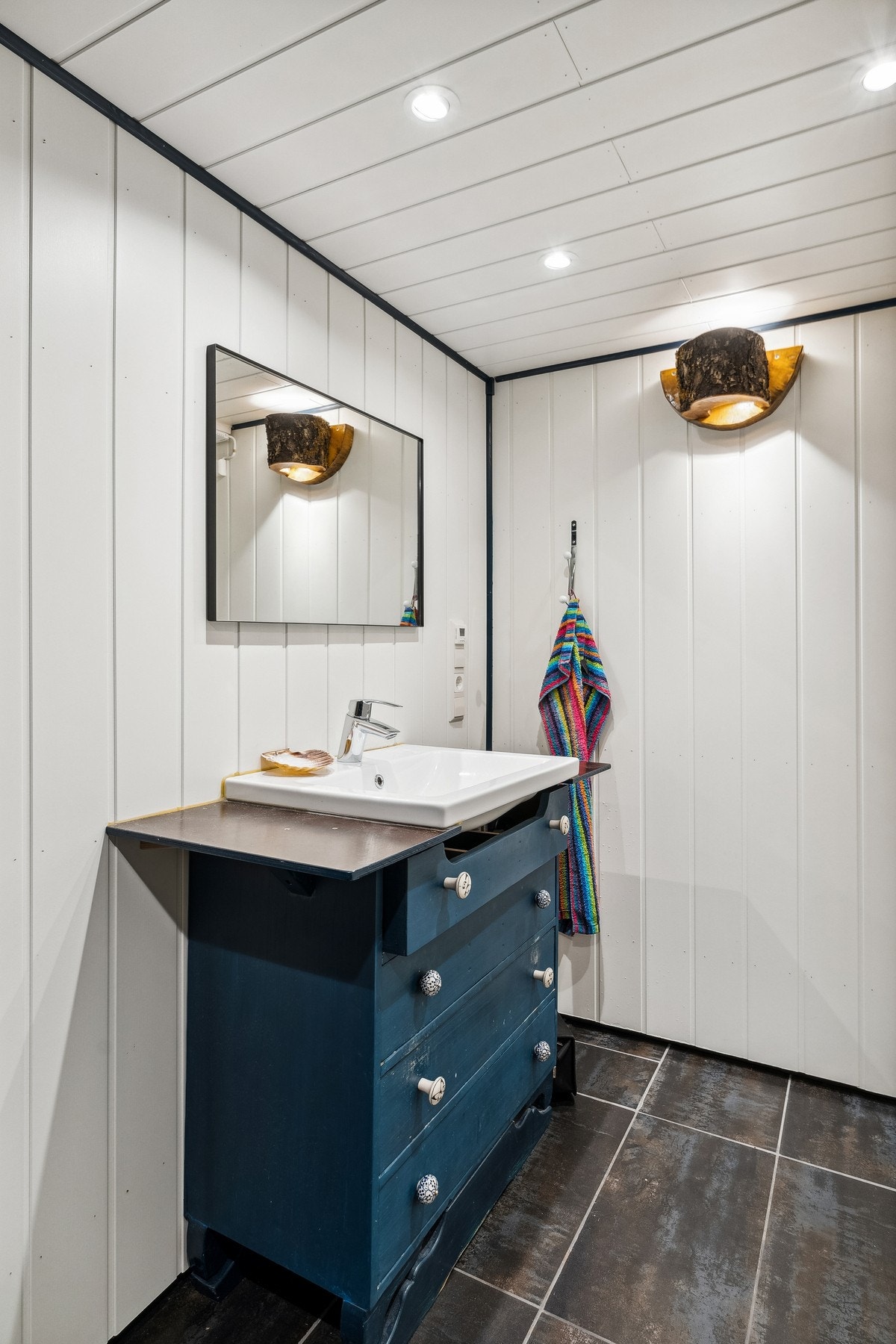 Hovedbygning: Badet i underetasje. Galleribilde