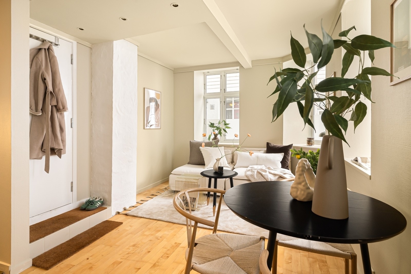 Attraktiv 2-roms med meget sentral beliggenhet mellom smitt og smau. Perfekt for førstegangskjøpere eller til utleie. Galleribilde