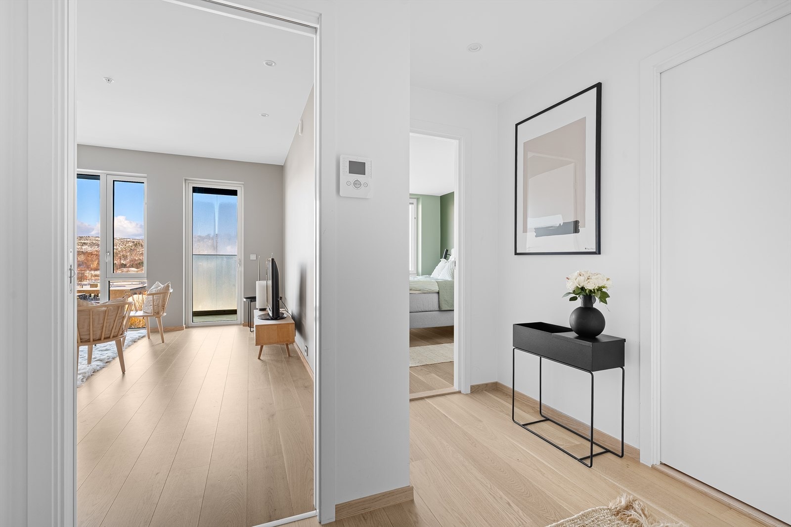 Videre inn finner du soverom, bad/vaskerom, samt entre. Galleribilde