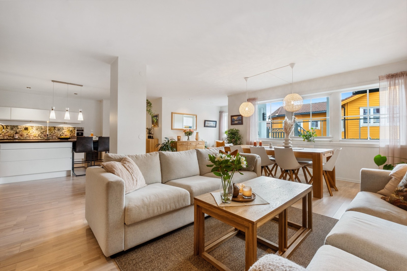 Velkommen til Tolder Holmers vei 8 - en moderne og stor 3-roms selveierleilighet i hjertet av Molobyen! Galleribilde