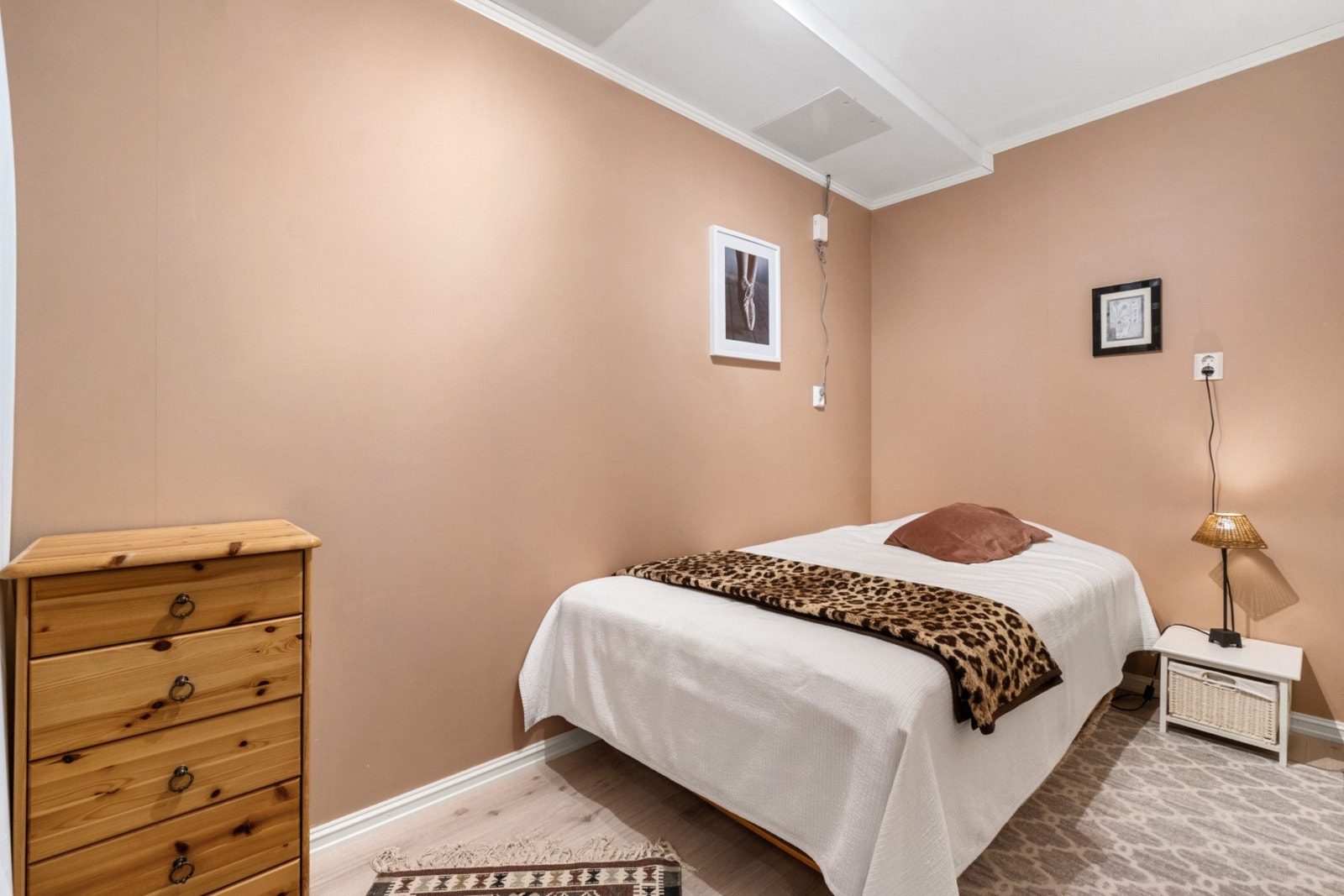 Bod innredet som soverom (ikke godkjent). Galleribilde