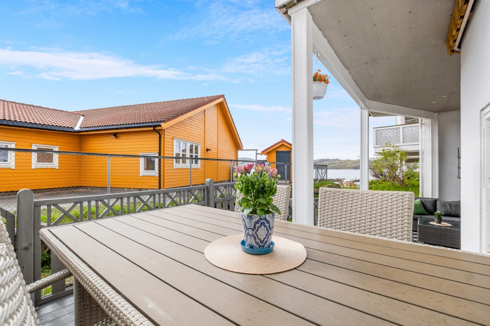 Plass til både spisegruppe og avslapningssone. Galleribilde