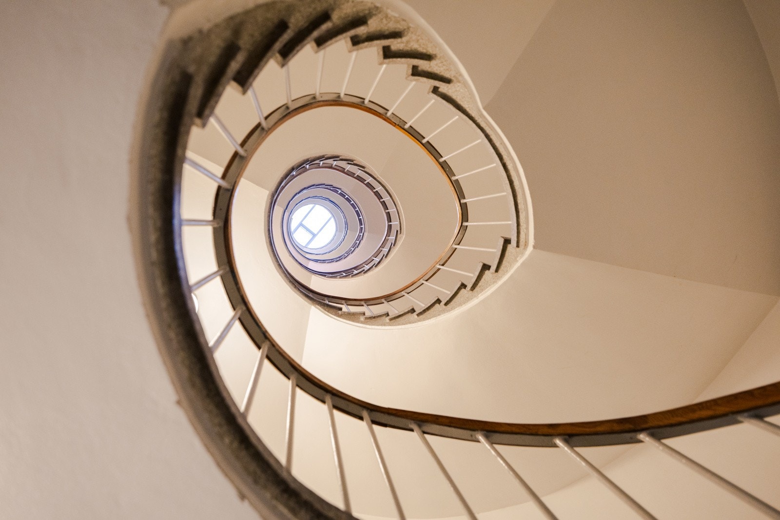 Bygget har både heis og trapp til etasjene. Galleribilde