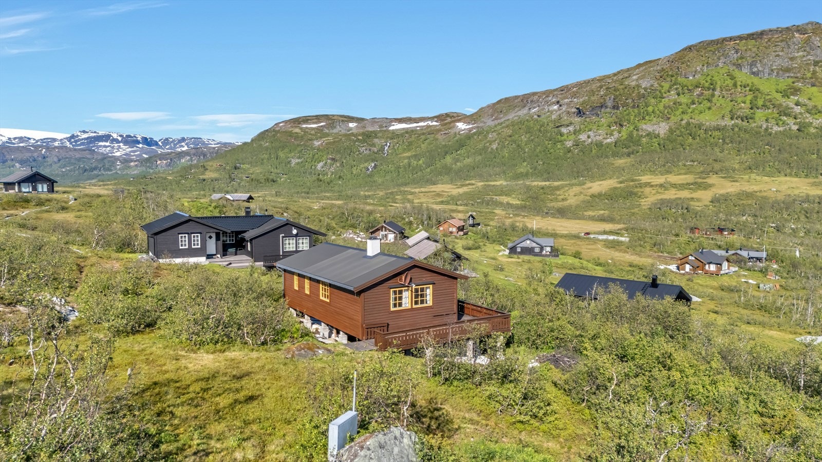 - Omgitt av vakker natur med kort vei til Hardangervidda nasjonalpark finner man denne sjarmerende hytten - Galleribilde