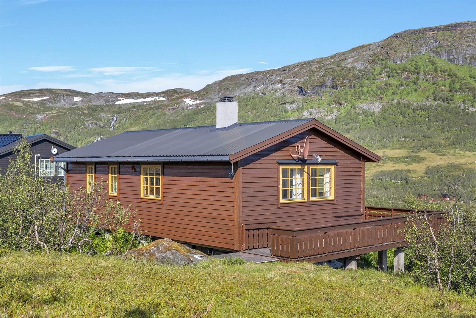 - Hytten disponerer to biloppstillingsplasser på felles parkeringsplass - Galleribilde