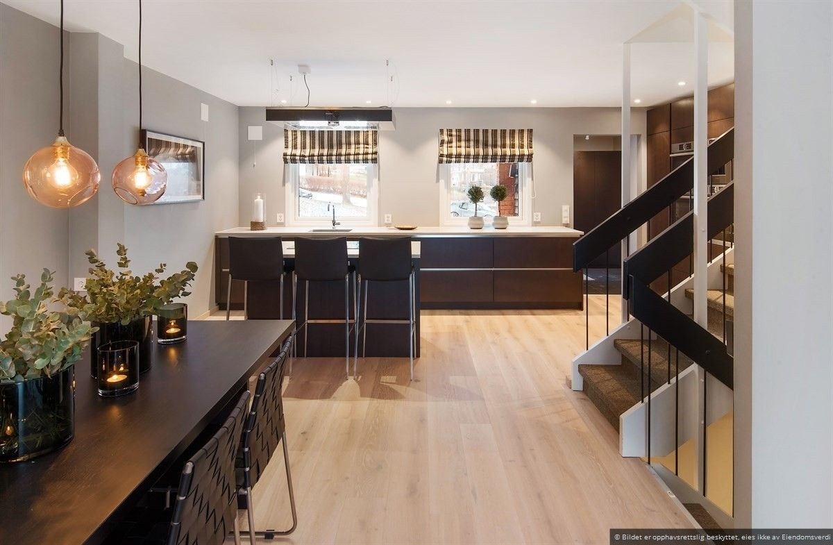 1. etg. har en arealeffektiv åpen løsning med flere soner. Galleribilde