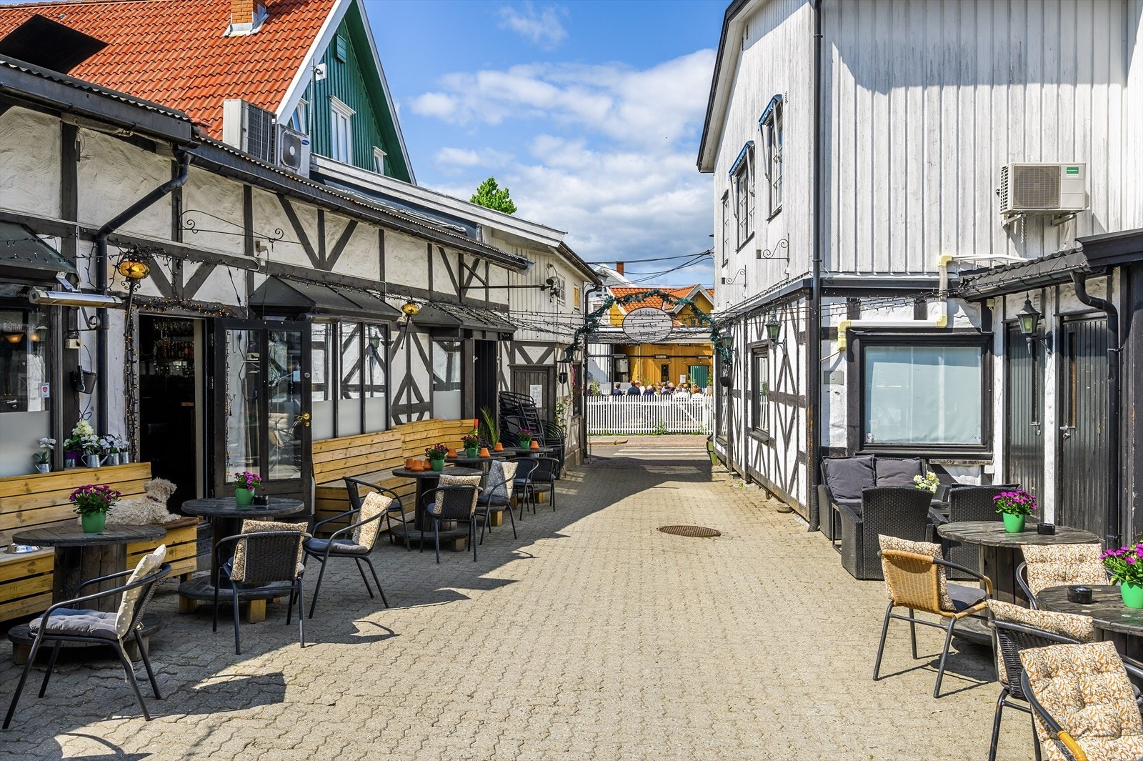 Drøbak sentrum med et godt utvalg av restauranter, butikker og torghandel. Galleribilde