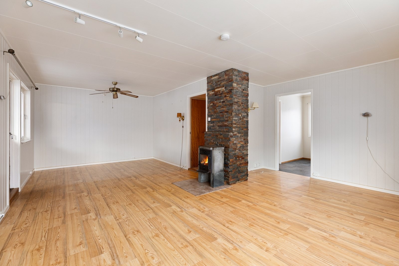 Kjøkken inn døren til høyre Galleribilde