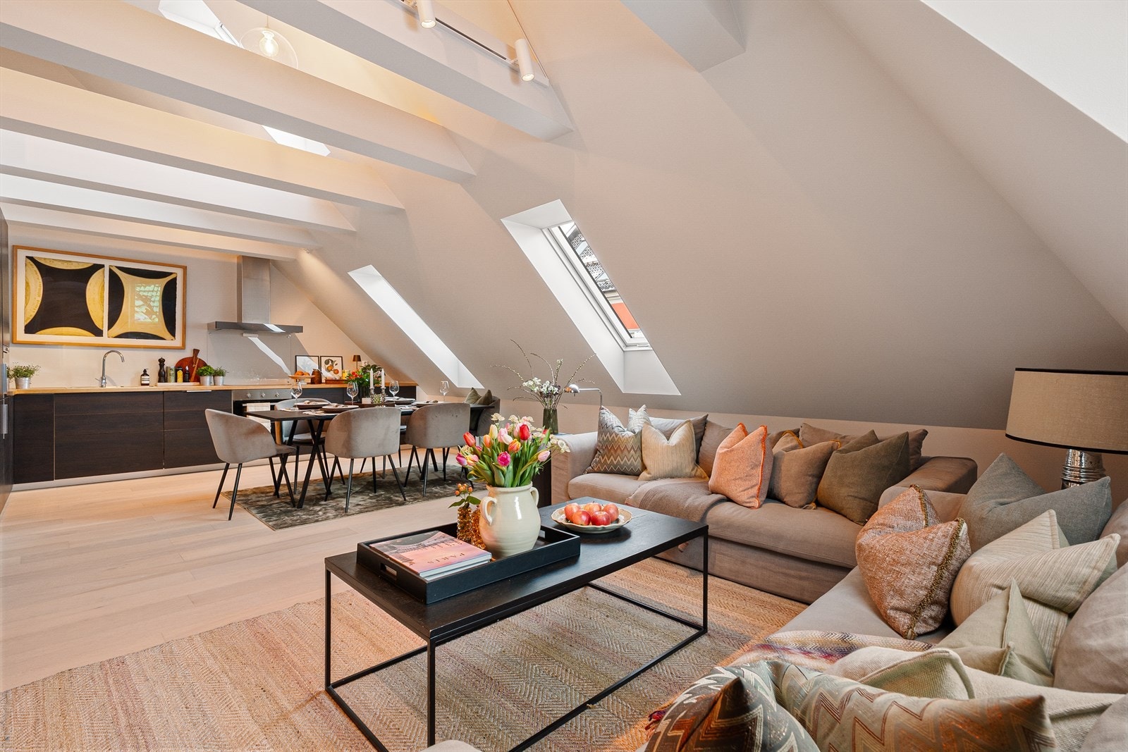 Velkommen til en helt unik toppleilighet i Nedre Gartnergaten 5! Galleribilde