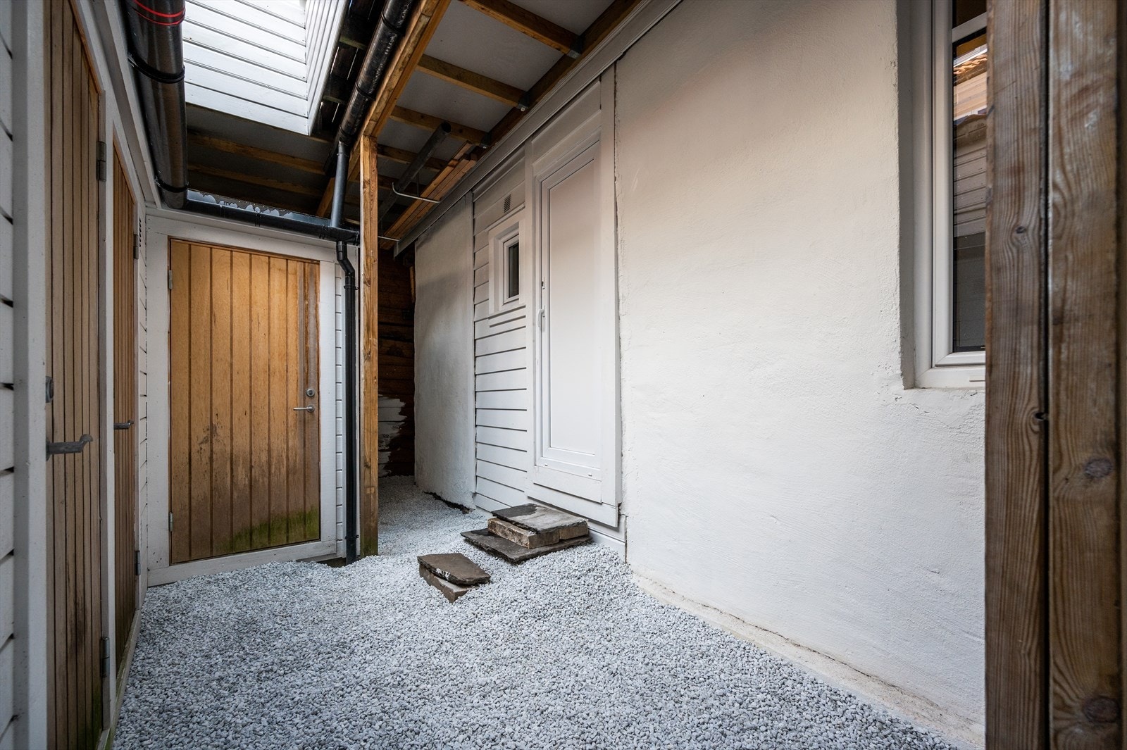 Utvendig sportsbod og tilkomst til felles uteplass. Galleribilde