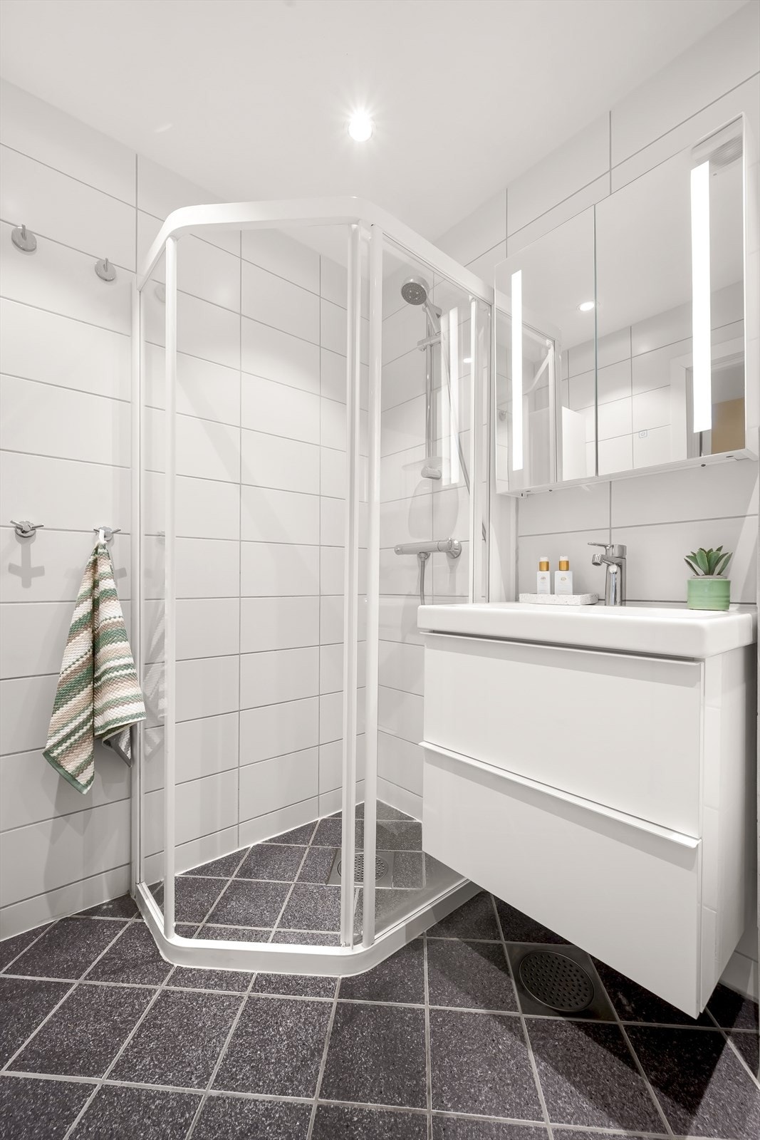 Badet ble pusset opp av forrige eier, trolig rundt 2006. Galleribilde