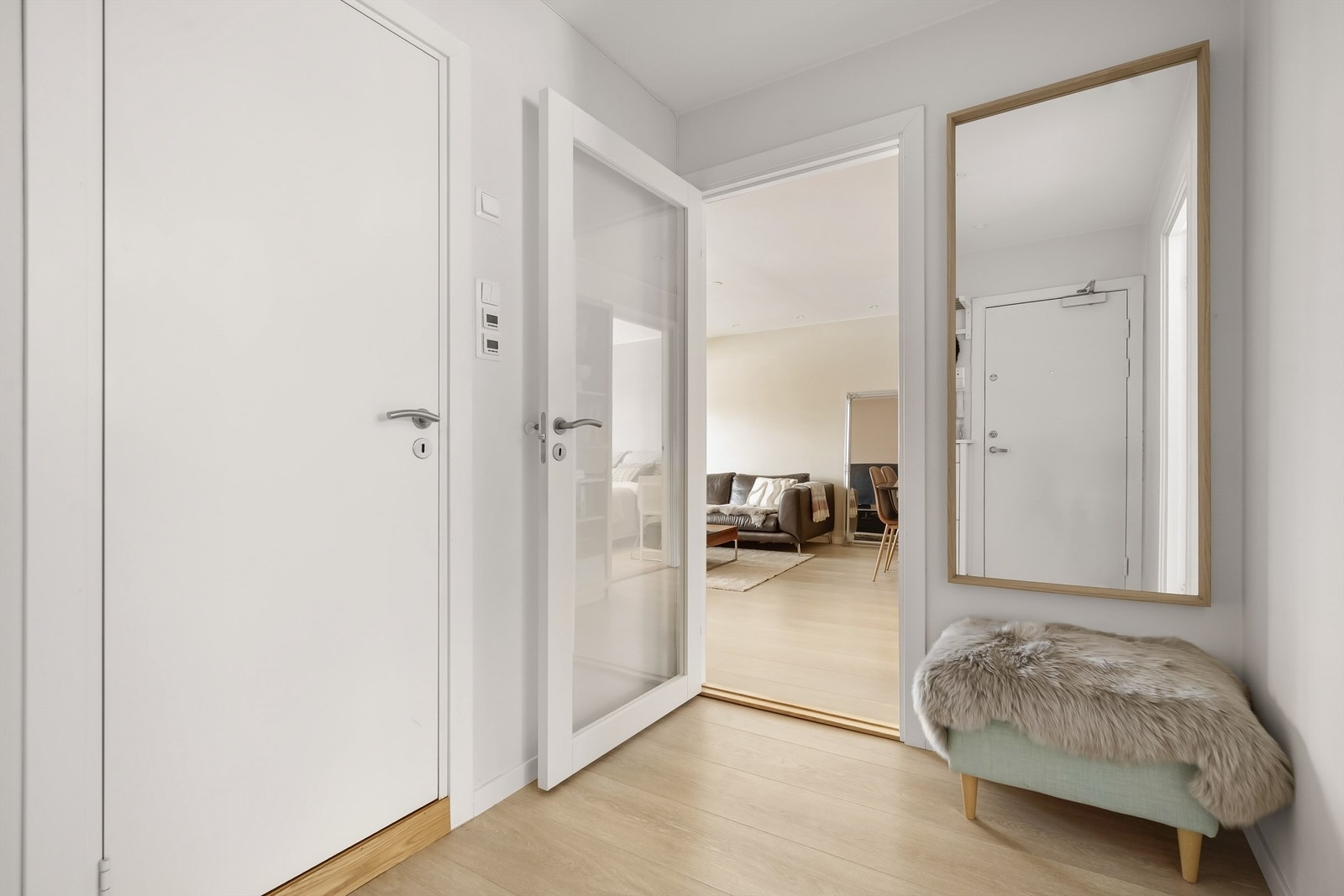 Gang.
Til info: da nye gulv ble lagt i 2020, så ble de lagt på eksisterende varmefolie, som er fra før 2013 da selger overtok. Galleribilde