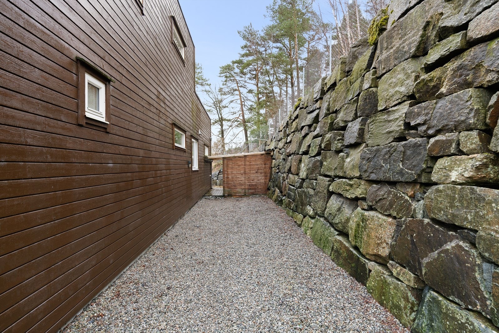 Skjermet uteområde med mange muligheter. Galleribilde