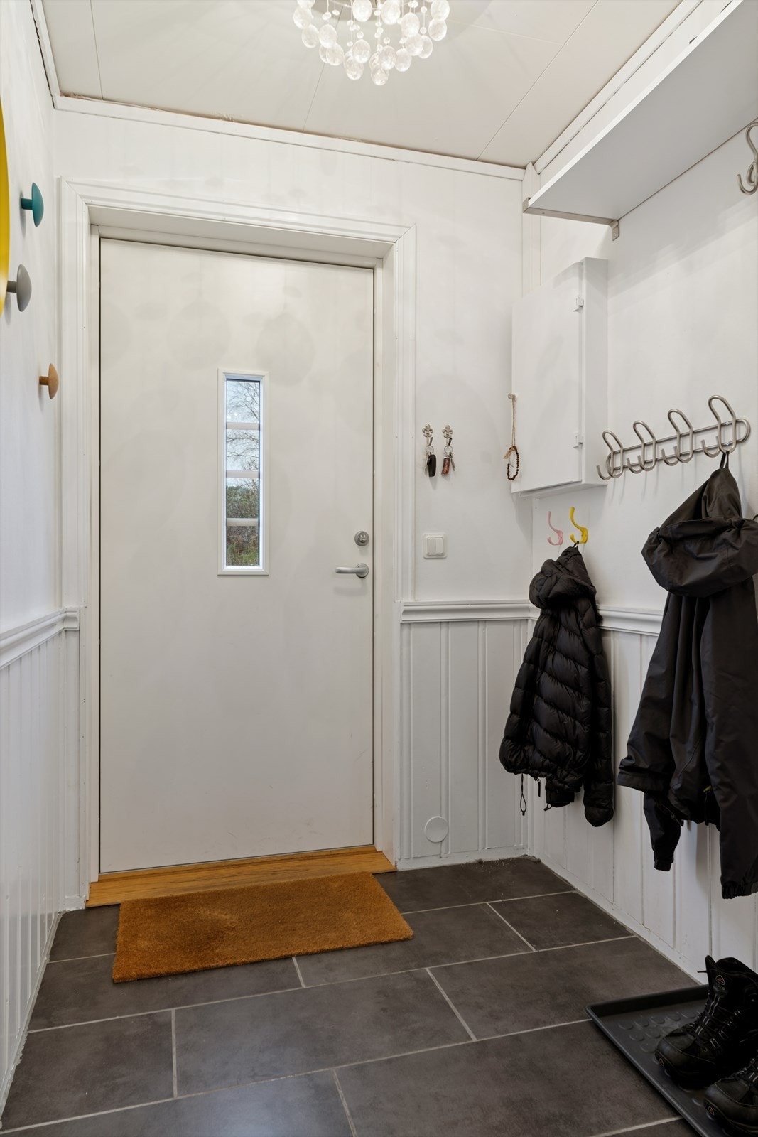 God plass til å henge fra seg ytterklær. Galleribilde