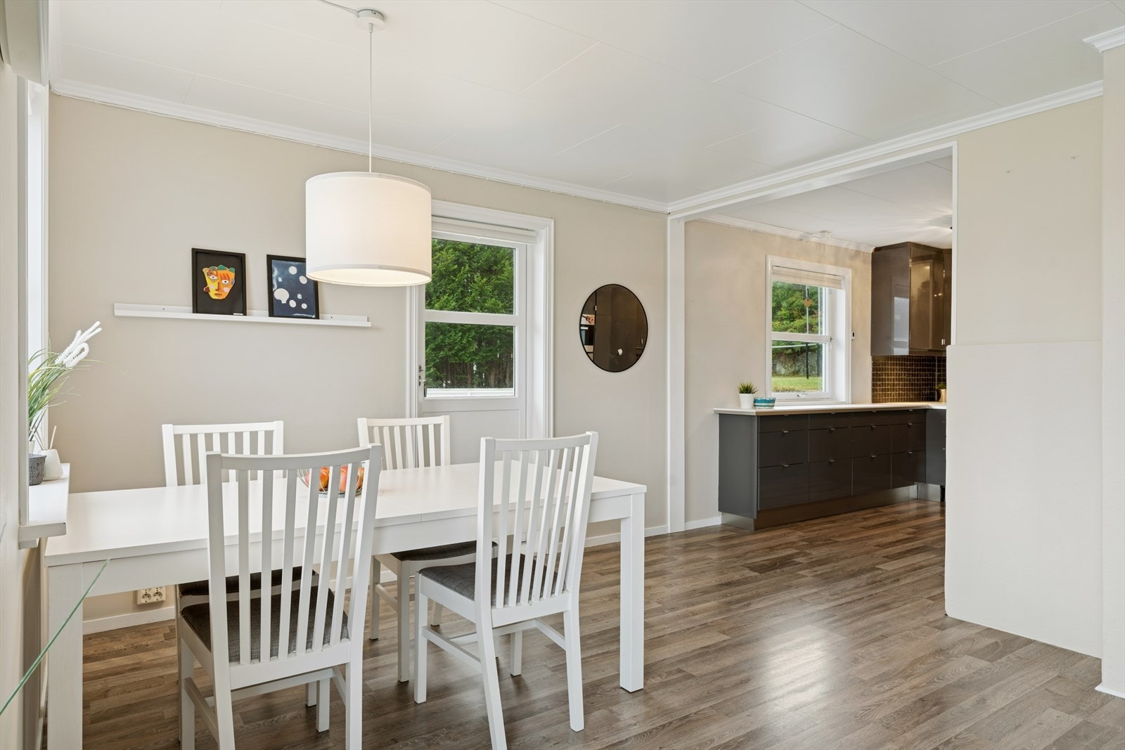 Åpen og sosial, stue- og kjøkkenløsning, dette gir en fin romfølelse. Galleribilde