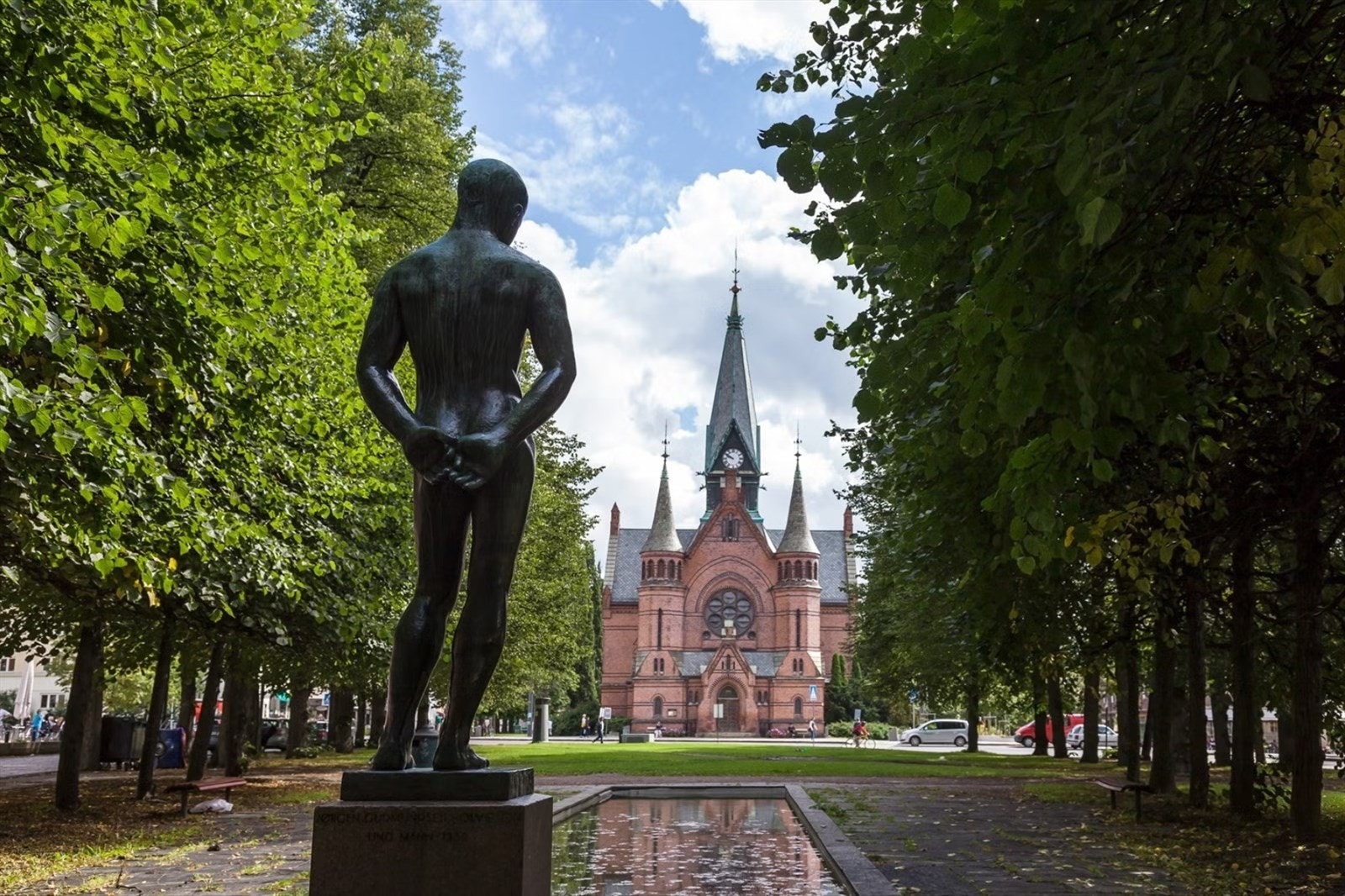 Sagene kirke et lite steinkast unna boligen Galleribilde