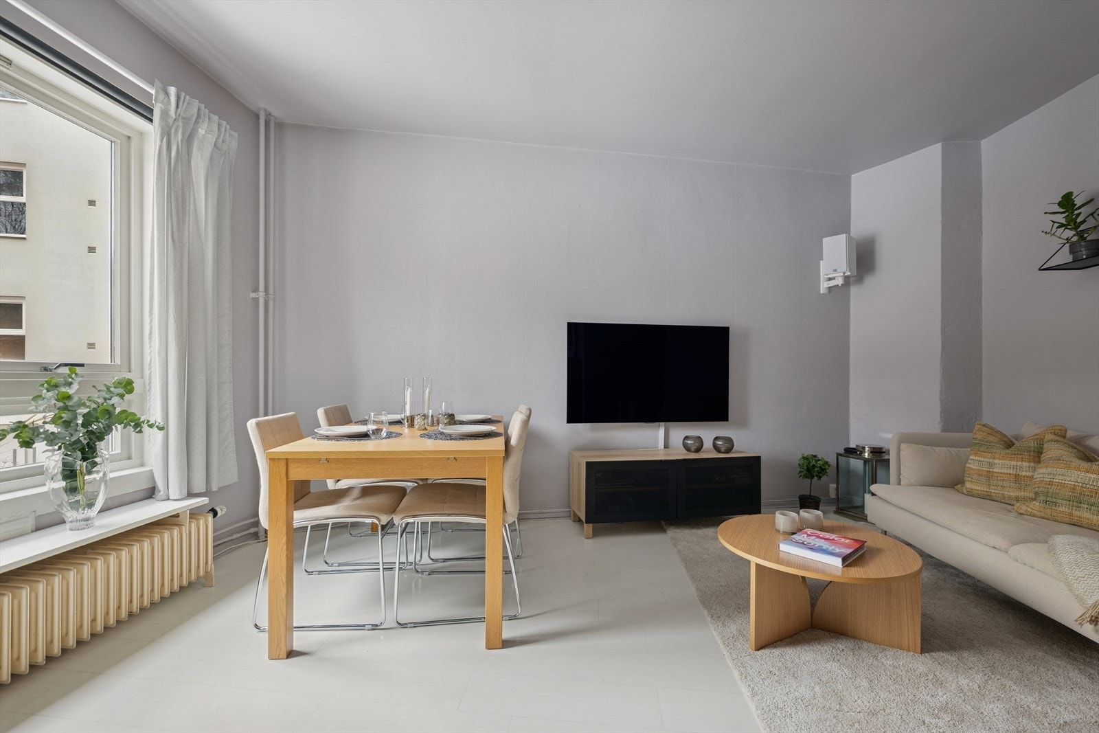 I stuen er det plass til sofakrok og tv-møblement Galleribilde