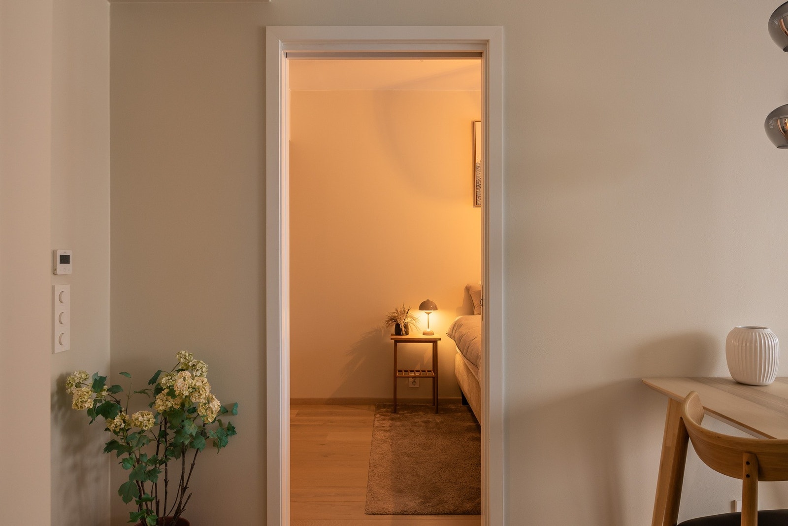 På venstre side av soverommet er det god plass til garderobeskap. Galleribilde