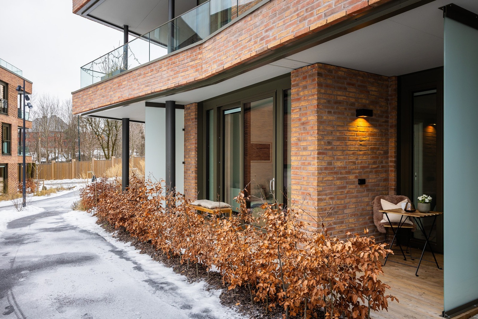 Terrassen har god plass til utemøbler i to soner. Galleribilde