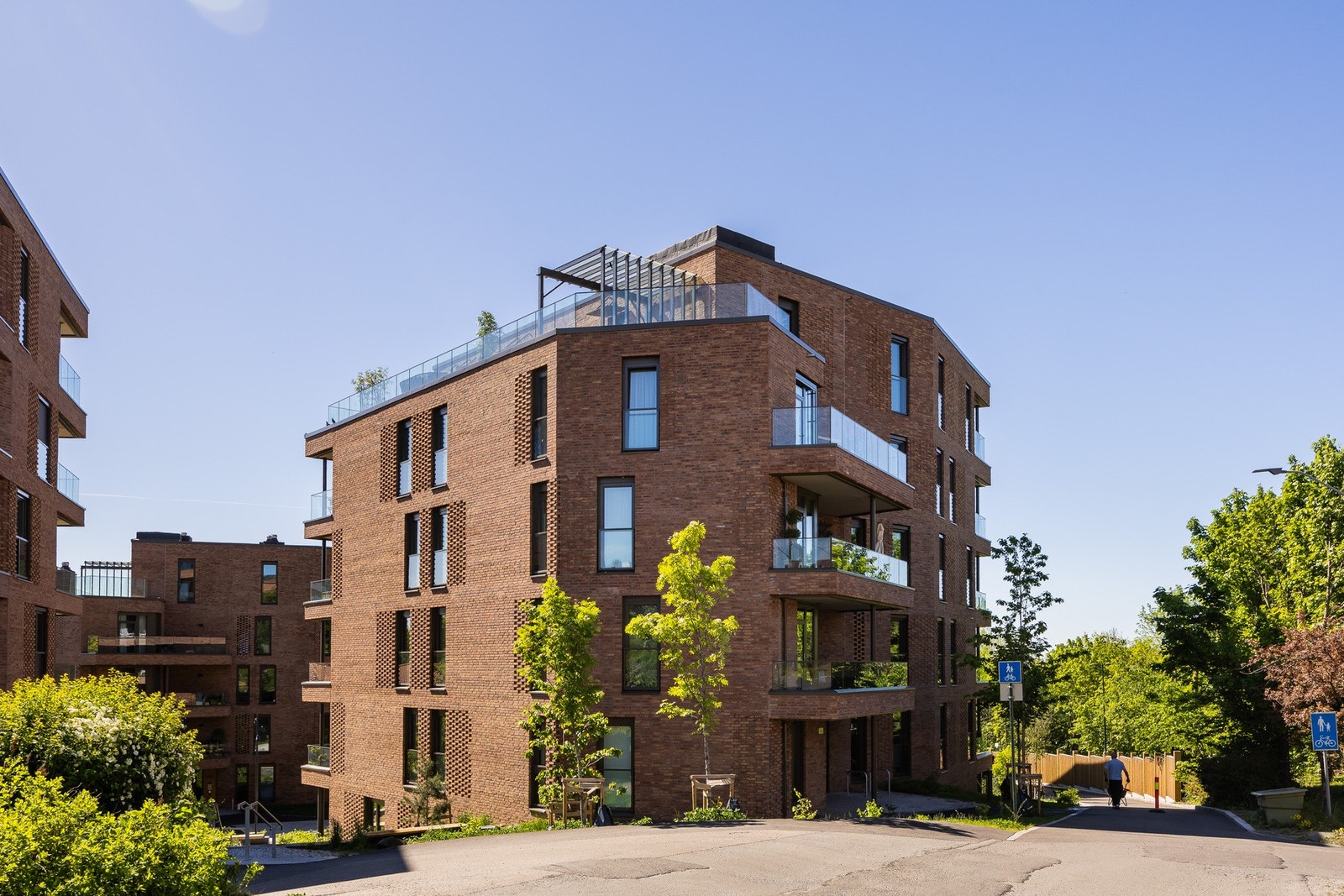 Hoffsveien beliggenhet er en god kombinasjon av landlig og sentralt, midt mellom Smestad og Skøyen. Galleribilde