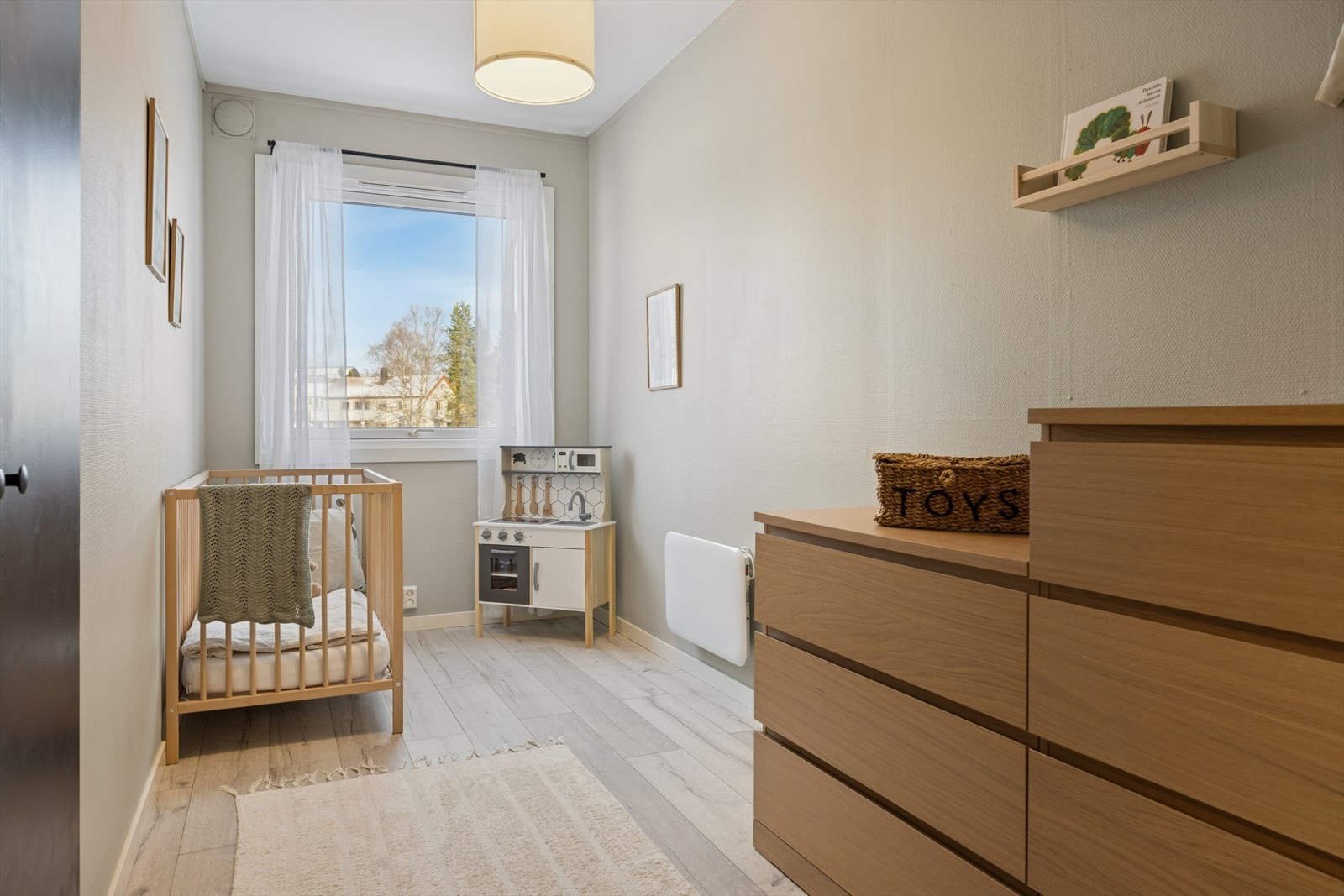 Soverom 2 passer utmerket som et barnerom, gjesterom, kontor eller hva en måtte ønske. Galleribilde