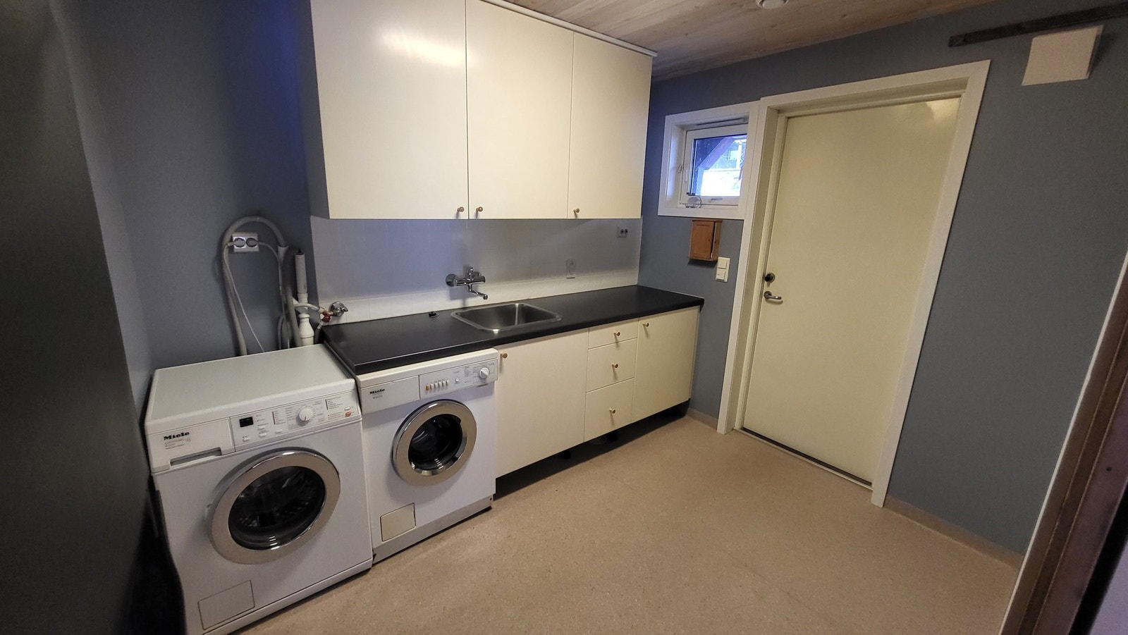 Vaskerom med egen inngang Galleribilde