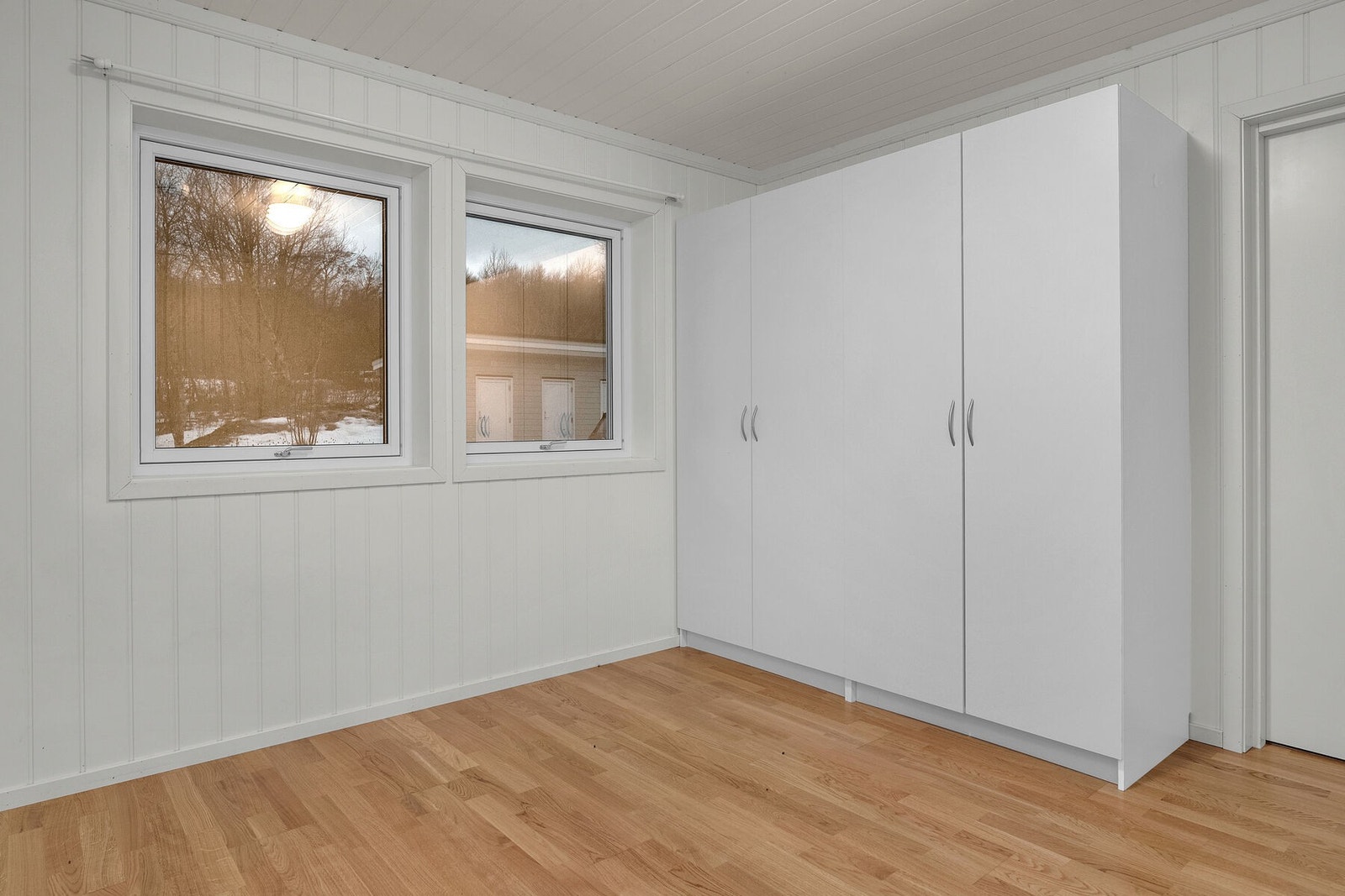 Hovedsoverommet er innredet med garderobeskap. Galleribilde