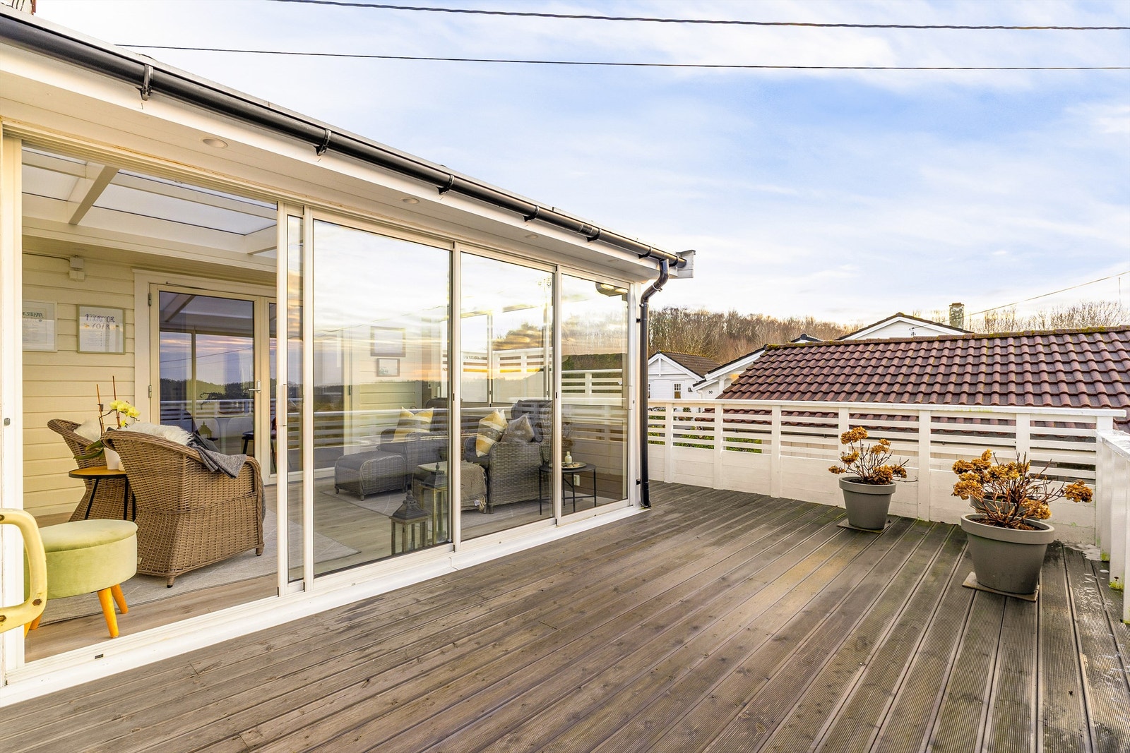 Uteplass perfekt for sommerlige sammenkomster. Galleribilde