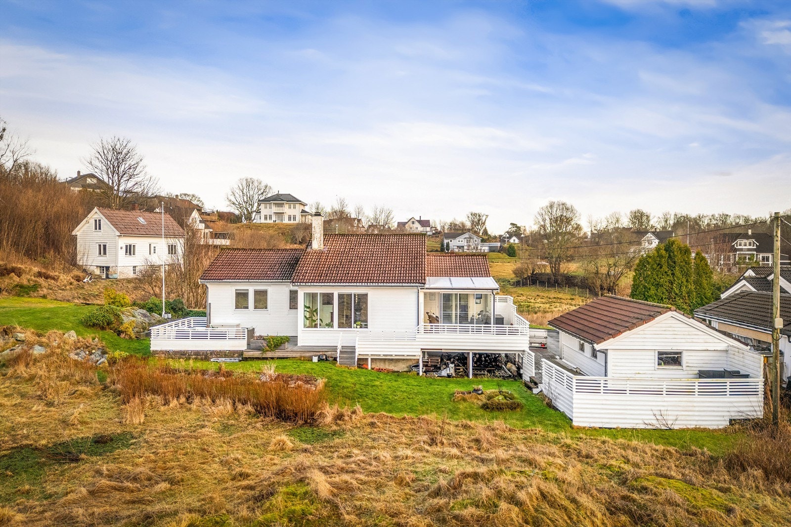 Fra eiendommen er det nærhet til sjø, badeplasser og flotte turområder. Galleribilde