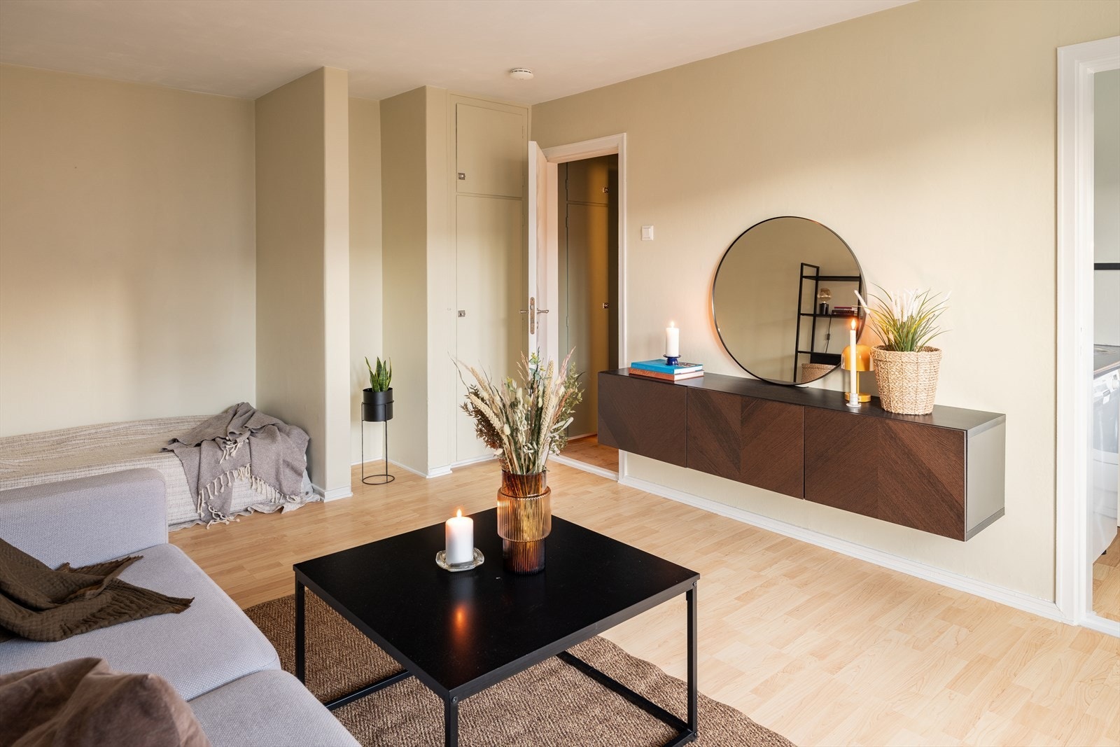 Det medfølger to boder, en på loft og en på kjeller. Dette gir gode oppbevaringsmuligheter utenfor leiligheten. Galleribilde