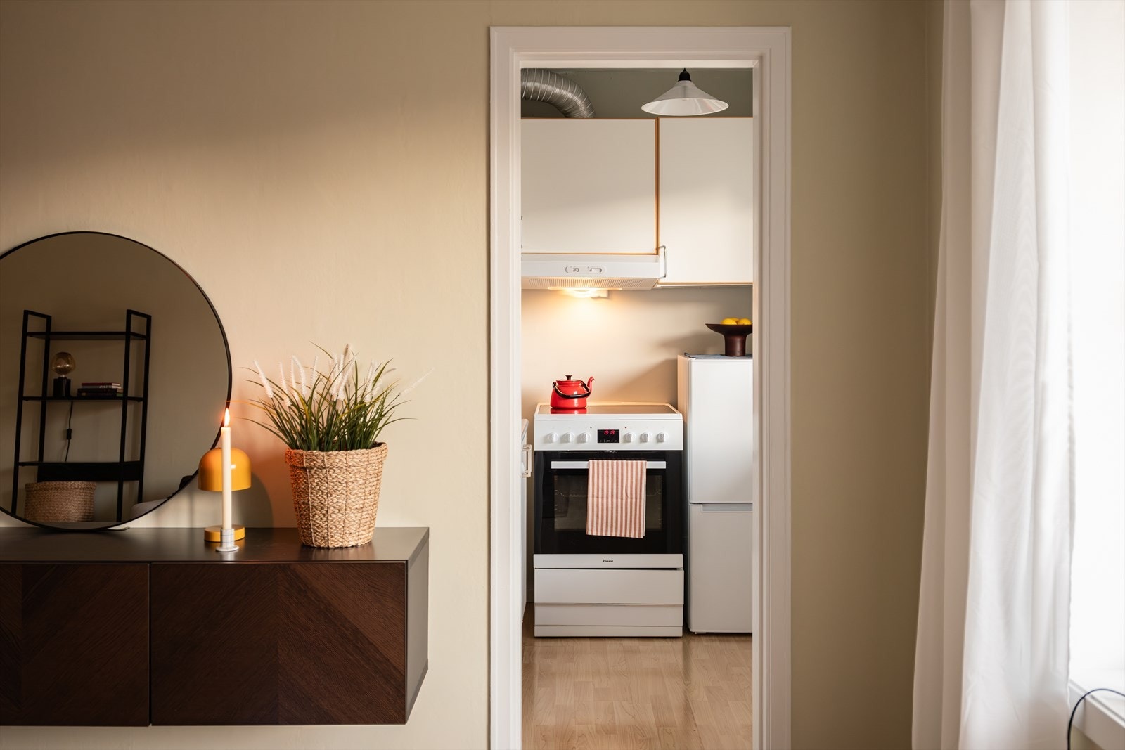 Fra stuen kommer vi inn til adskilt kjøkken som er vurdert til tilstandsgrad 1 av takstmann. Galleribilde