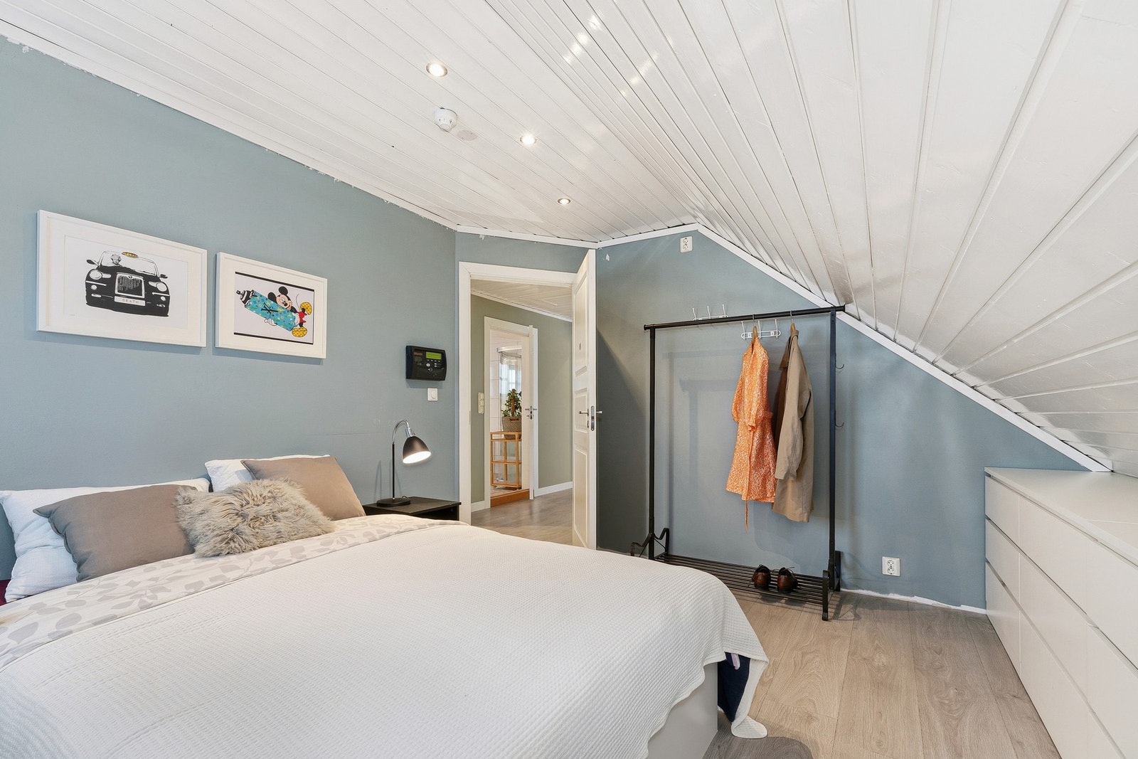 Soverom 3 har også god størrelse, med plass for klesoppheng. Galleribilde