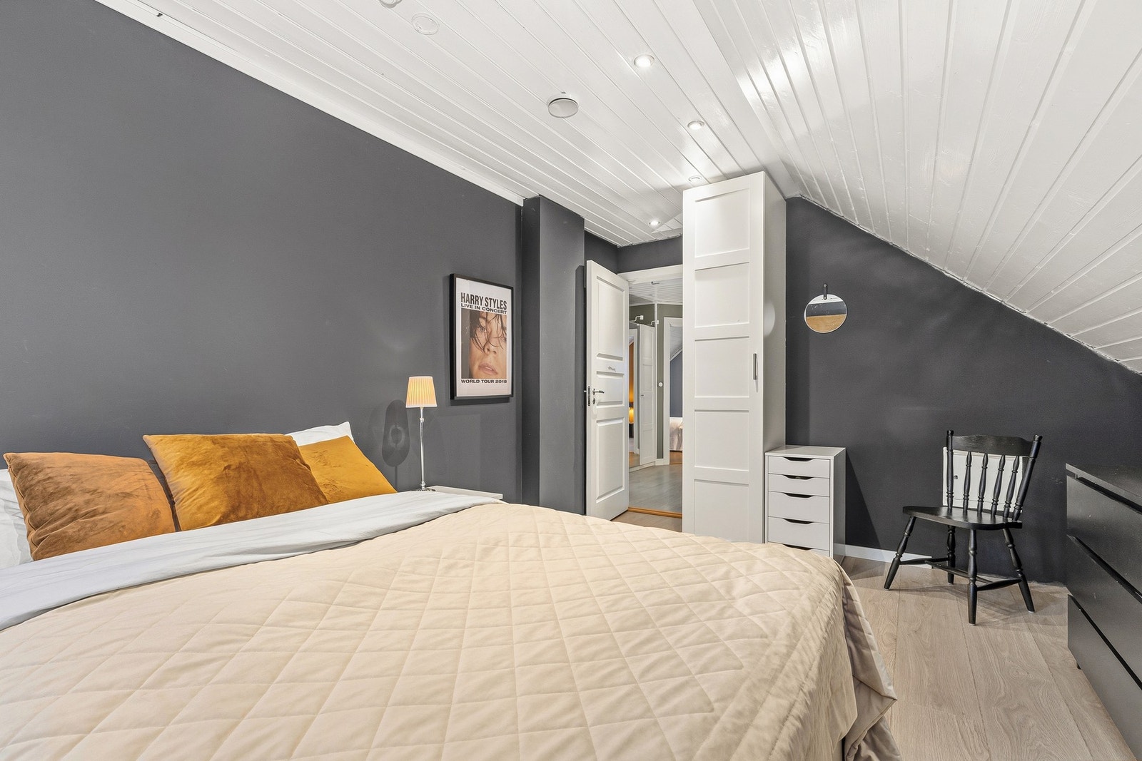 Totalt seks soverom fordelt over flere etasjer, som gir fleksibel bruk. Galleribilde