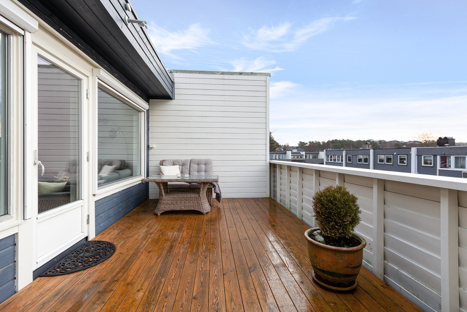 God plass til både solstoler og sittegruppe! Galleribilde