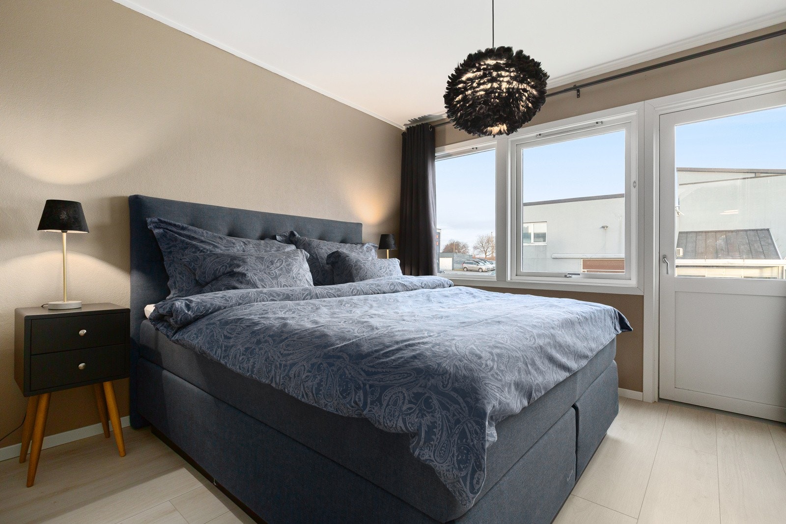 Hovedsoverom med god garderobeplass! Galleribilde