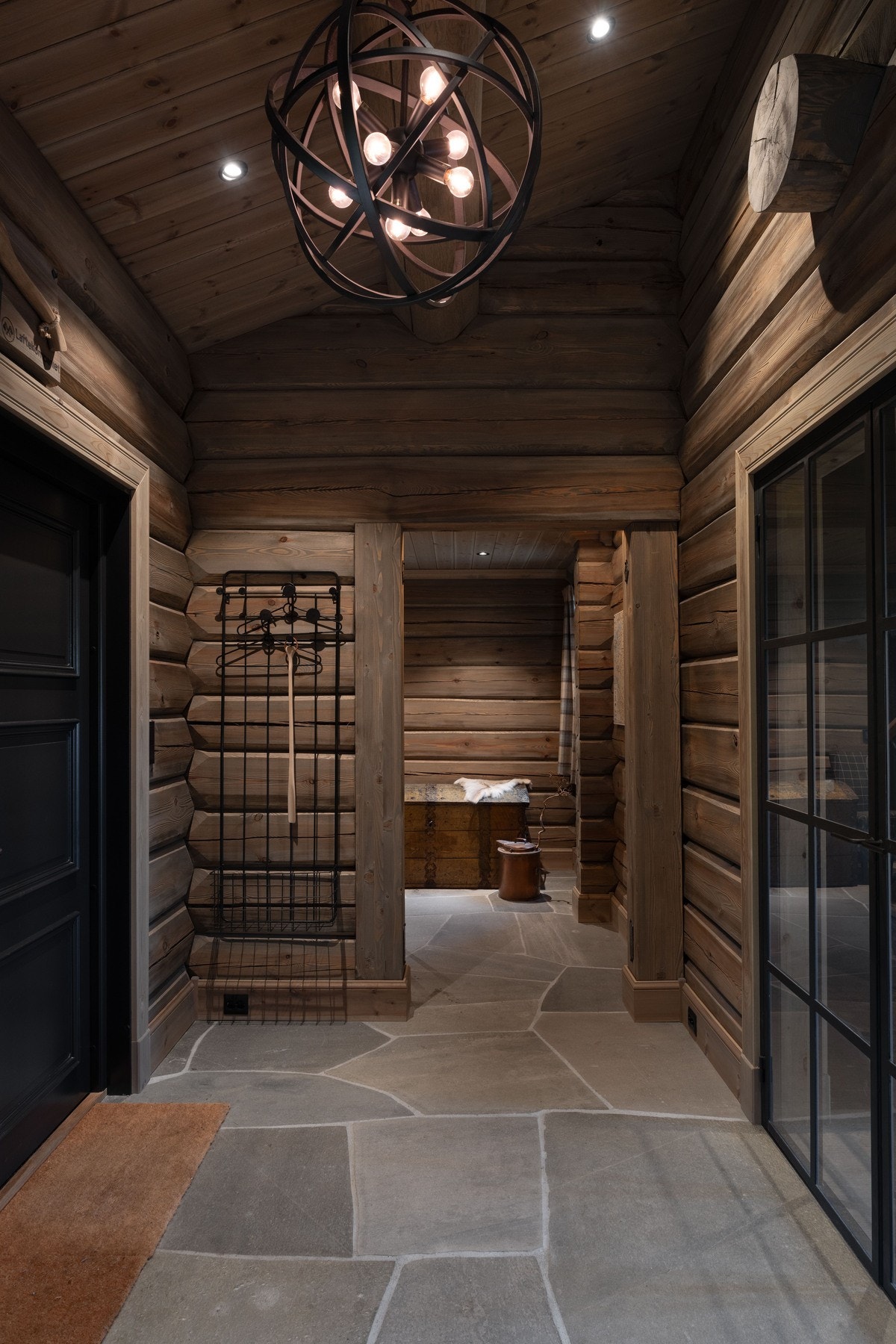 Vf/entre med god plass. gang videre inn til soveromsavdelingen Galleribilde