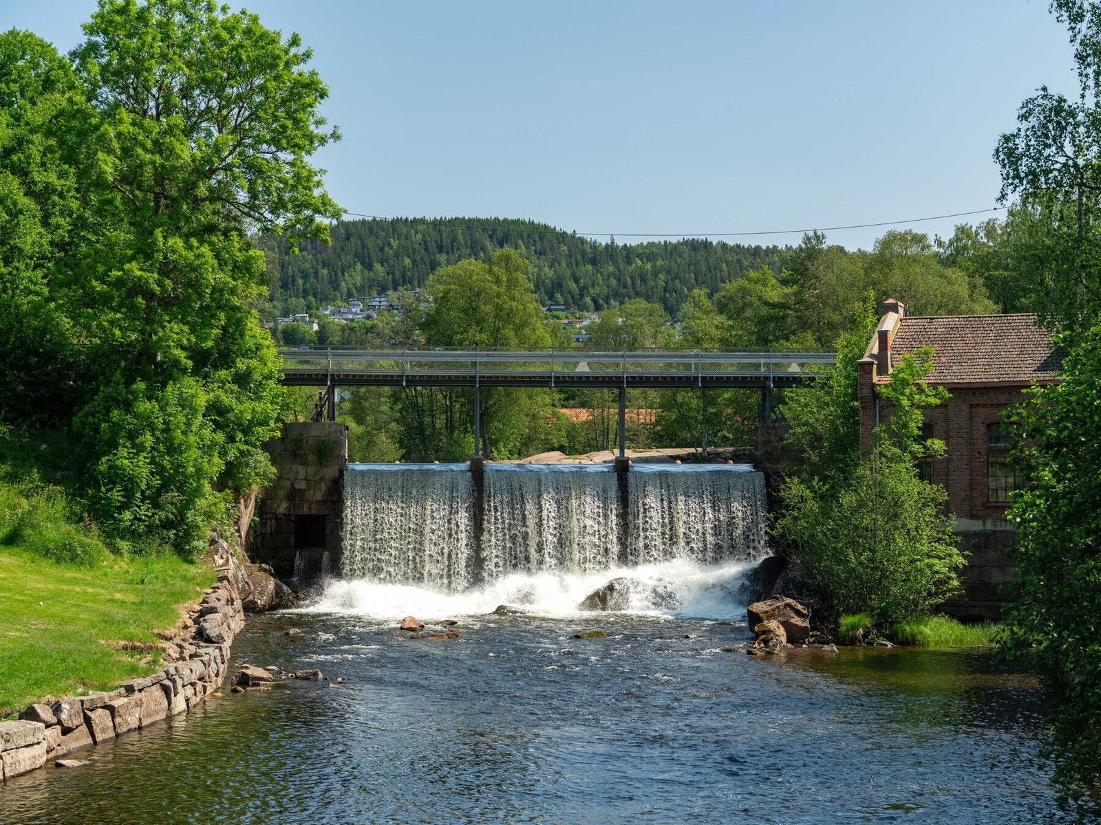 Her ser du den populære Brekkedammen ved Stilla, som er en flott badeplass med nydelig beliggenhet langs Akerselva. Galleribilde
