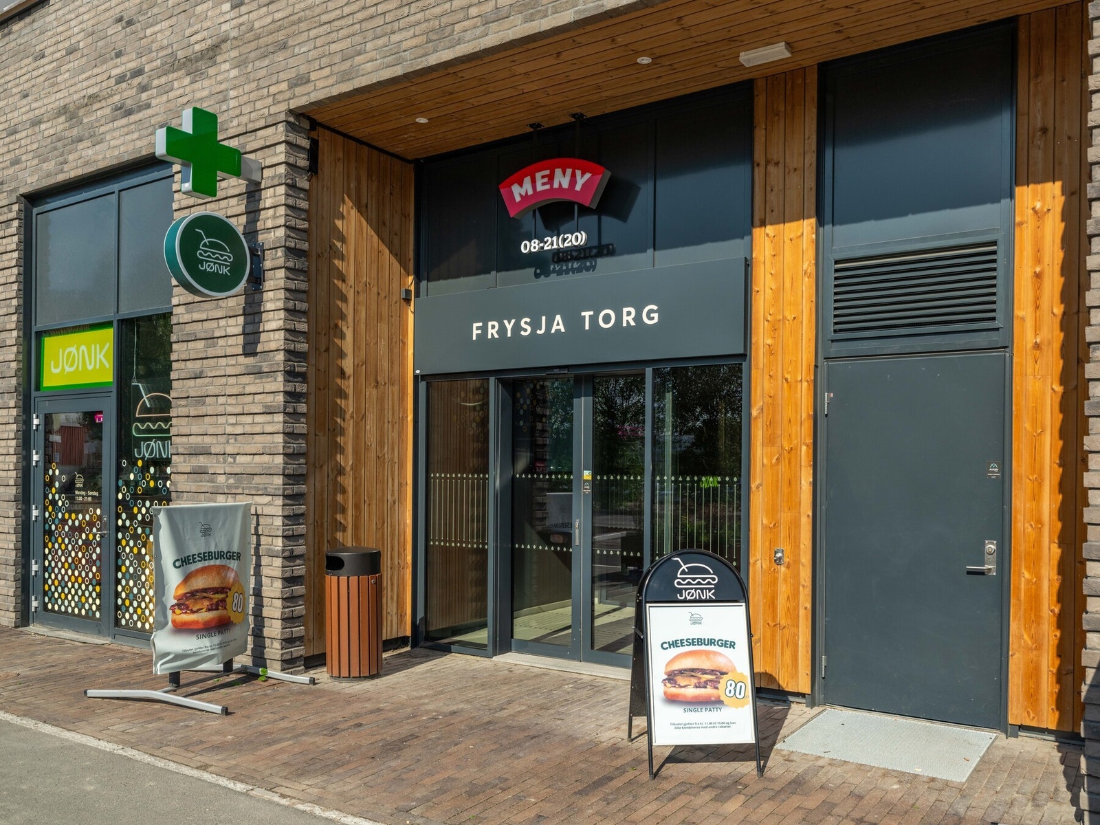 Frysja Torg ligger rett i nærheten. Her finner du dagligvare som Meny og Joker. Galleribilde