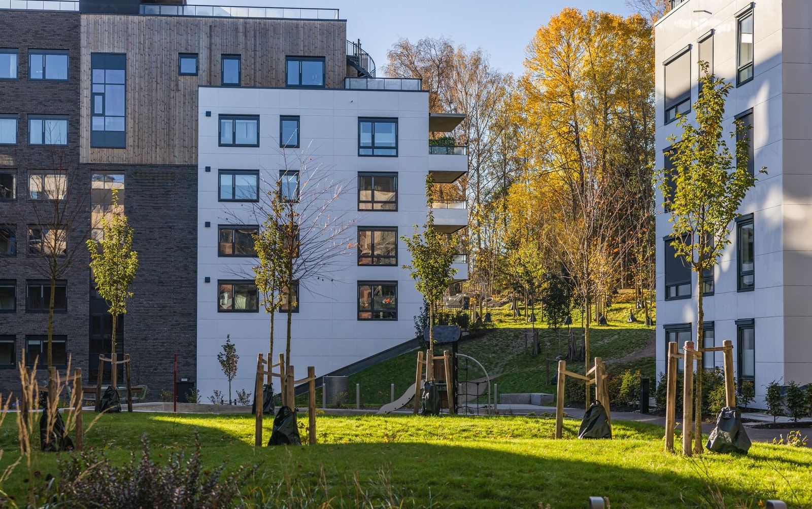 Det er kort vei til markagrensen med turområder året rundt. Galleribilde