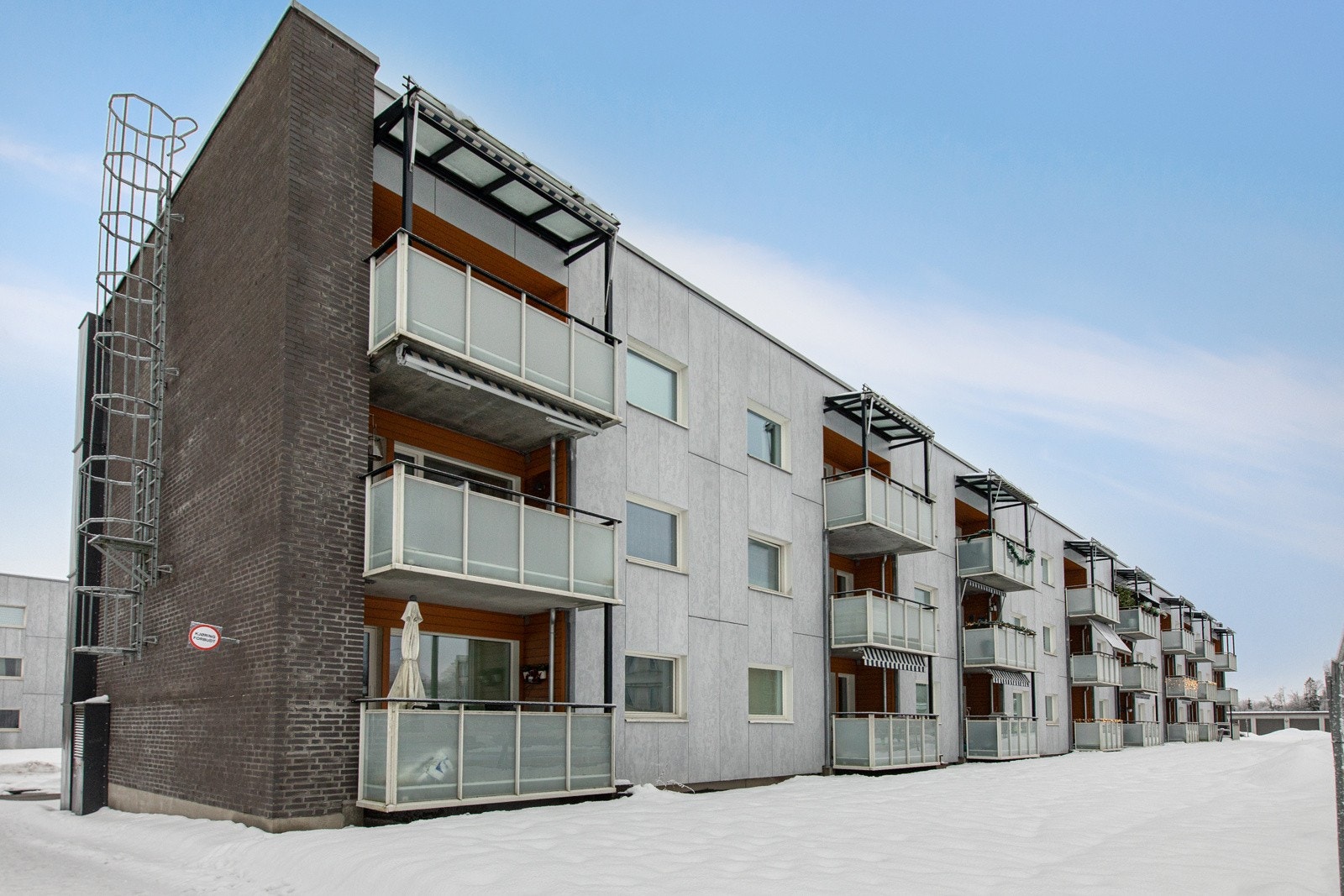 Leiligheten ligger i den fremste blokken, noe som gir ekstra åpent utsyn og gode solforhold. Galleribilde