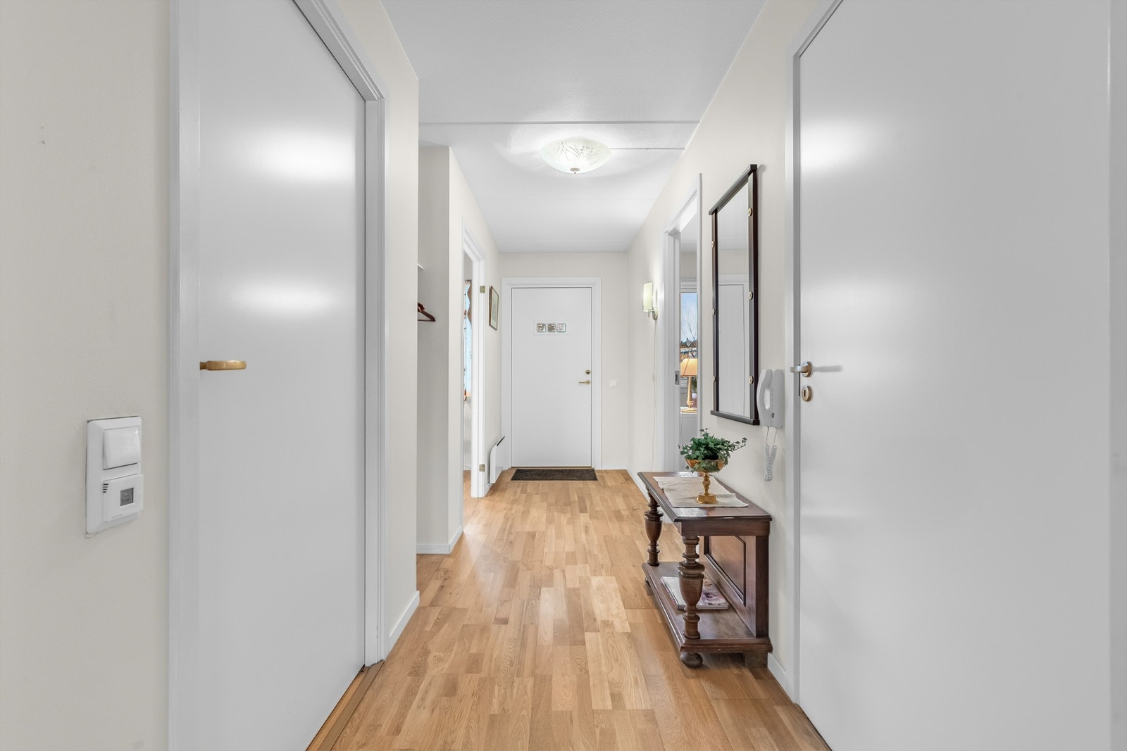 Fin entré, som er utstyrt med dørcalling. Galleribilde