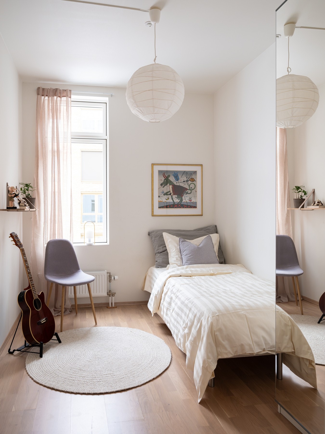 Her er det plass til seng, oppbevaringsmøblement mm. Galleribilde